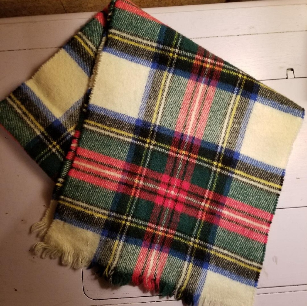 Red Leaf john wanamaker pure wool scarf GreenPlaid